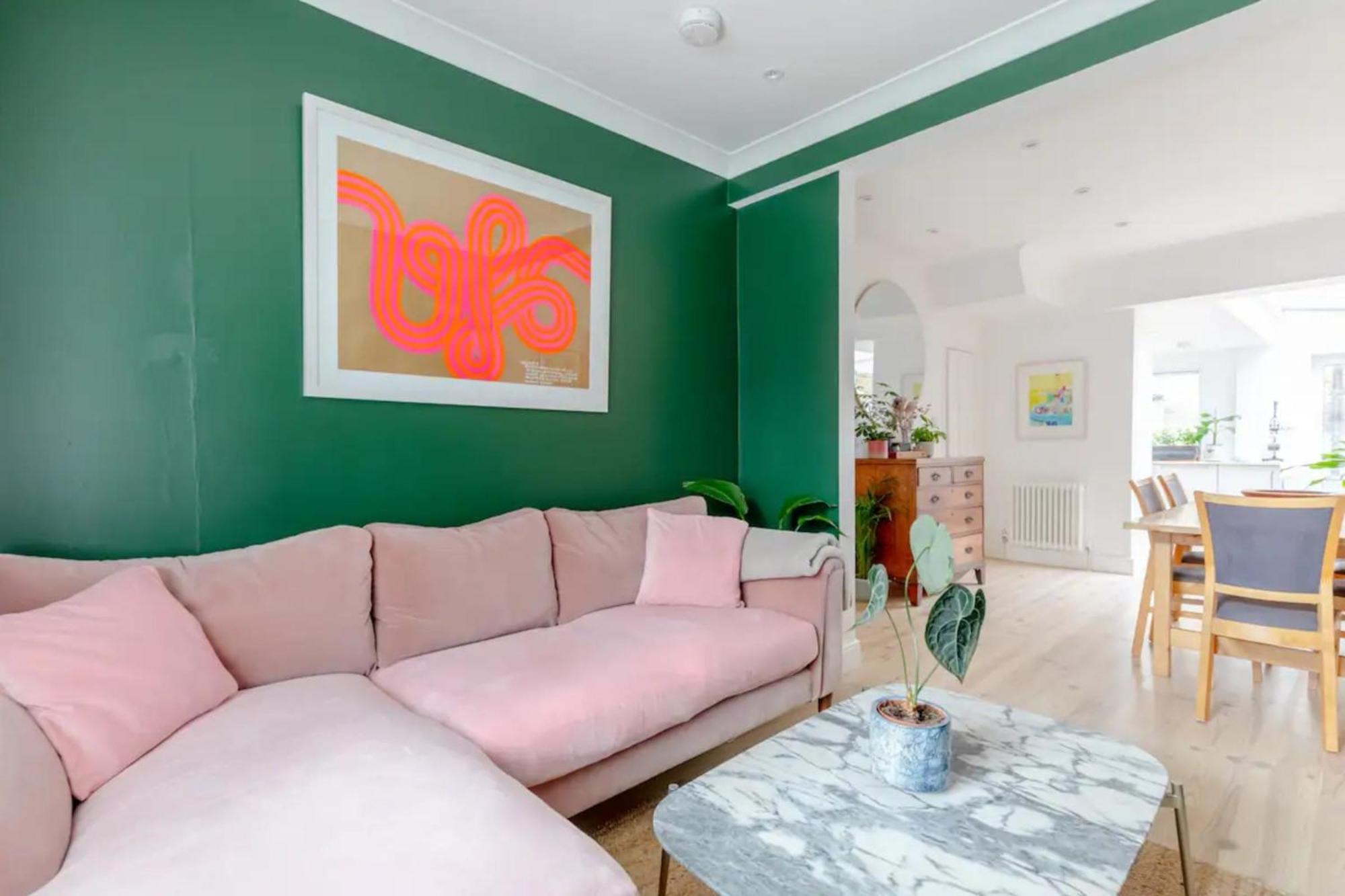 Ferienhaus Beautifully Designed 2bd House - By Queen's Park! *