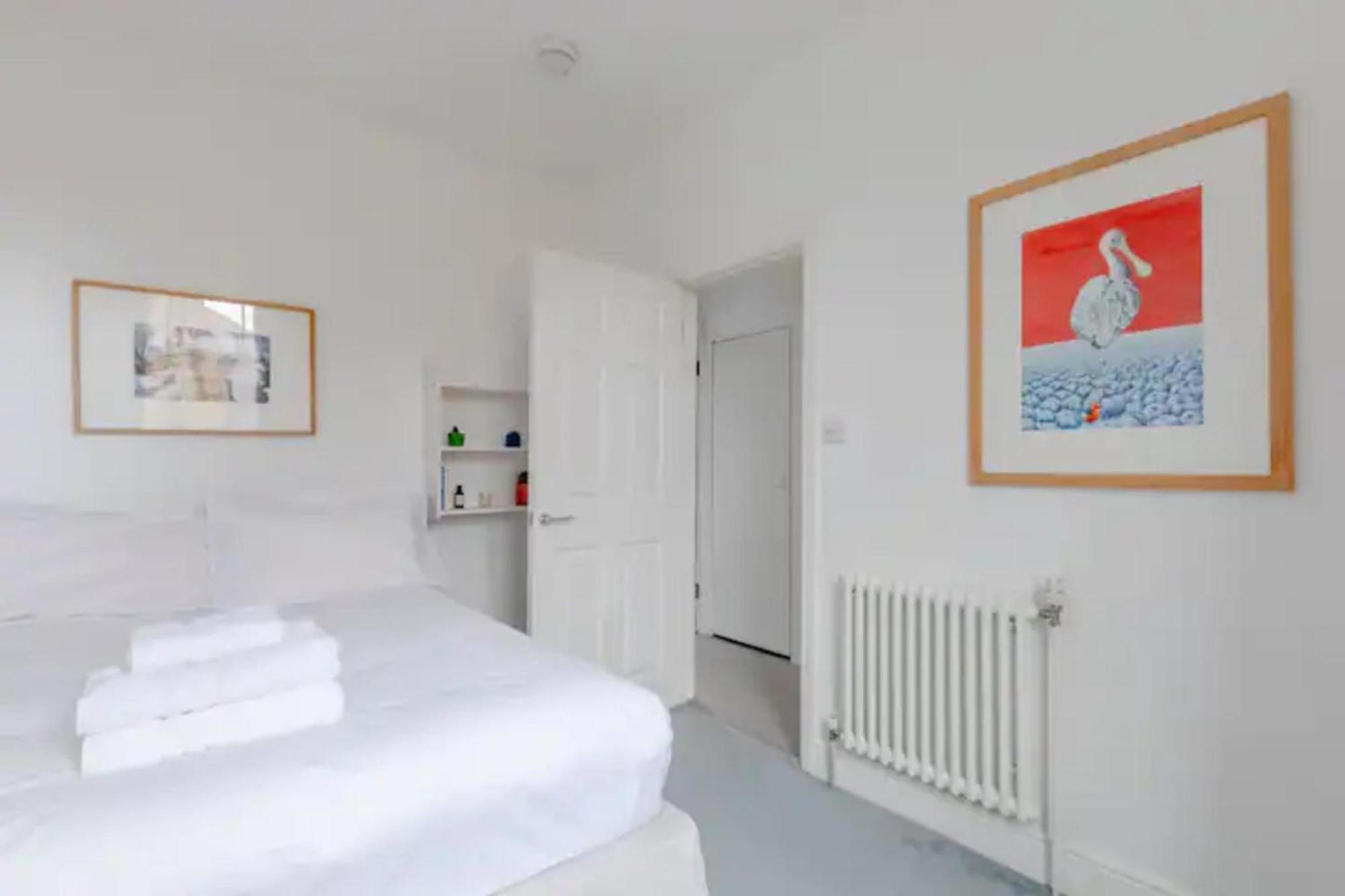 Ferienhaus Beautifully Designed 2bd House - By Queen's Park! *