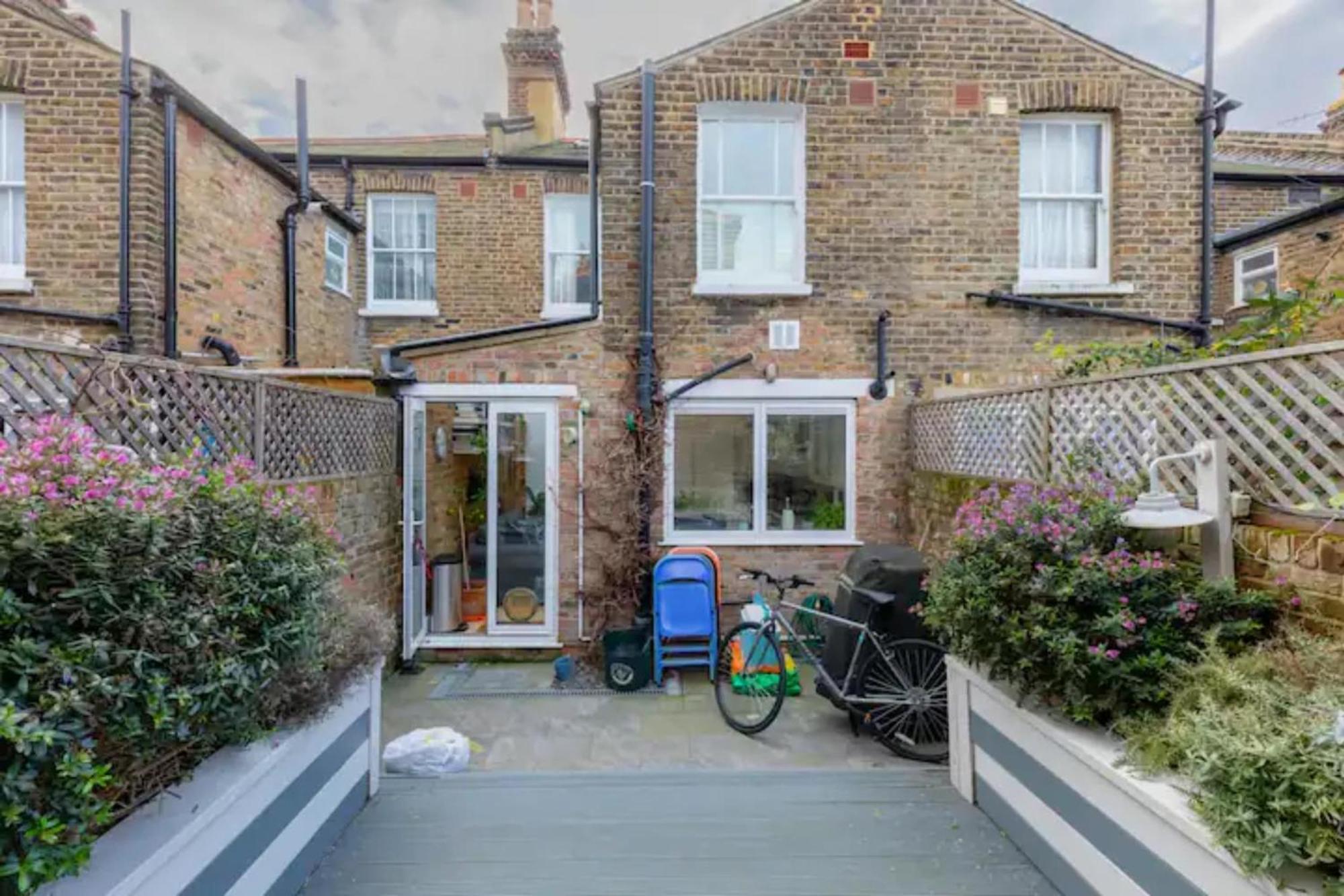 Beautifully Designed 2bd House - By Queen's Park! Ferienhaus London